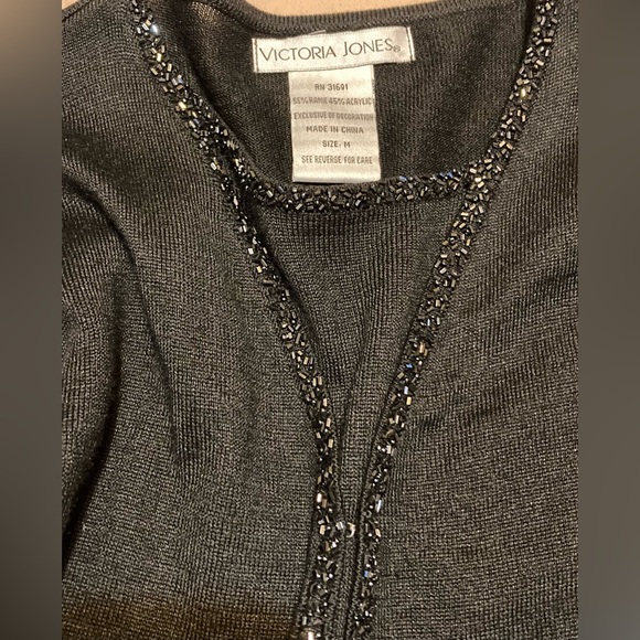 Ladies Size Medium Victoria Jones Pullover Long Sleeve Blouse With Added Sequins - Picture 16 of 16